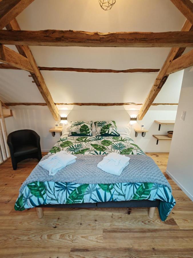 A La Memoire De Merlin & Spa Saint-Malon-sur-Mel Bagian luar foto