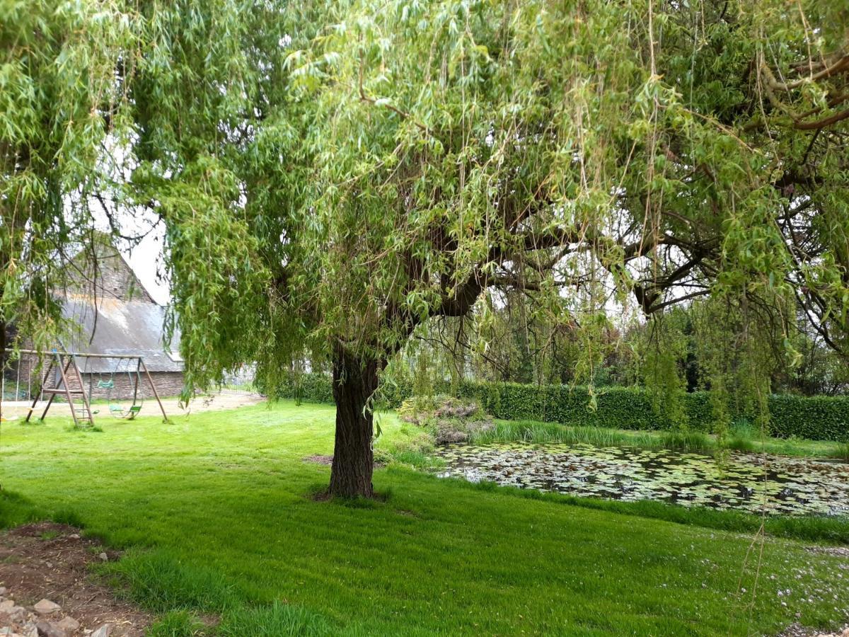 A La Memoire De Merlin & Spa Saint-Malon-sur-Mel Bagian luar foto