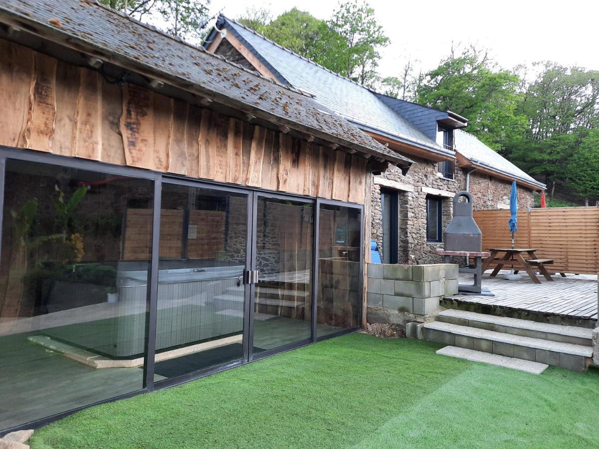 A La Memoire De Merlin & Spa Saint-Malon-sur-Mel Bagian luar foto