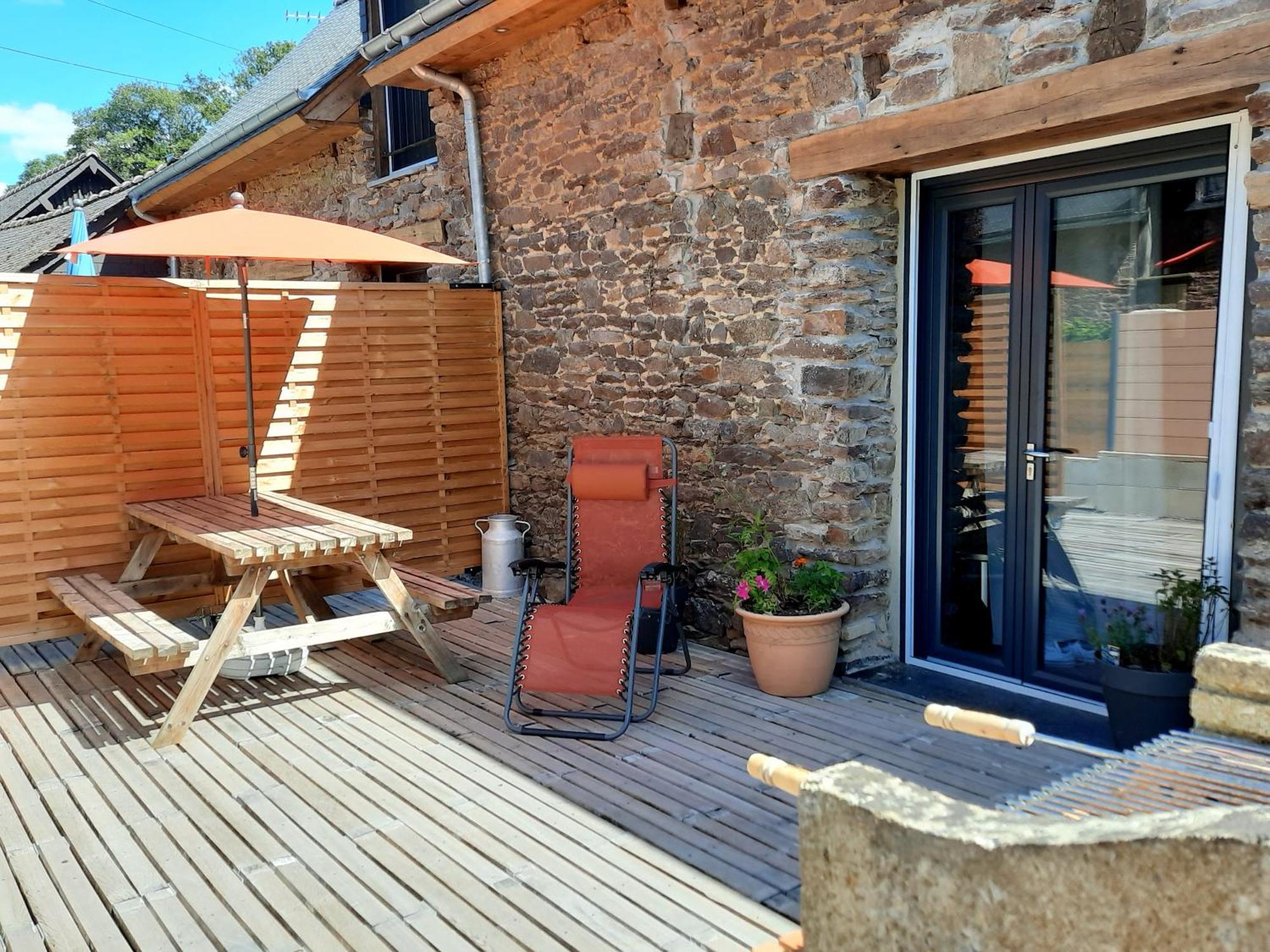 A La Memoire De Merlin & Spa Saint-Malon-sur-Mel Bagian luar foto
