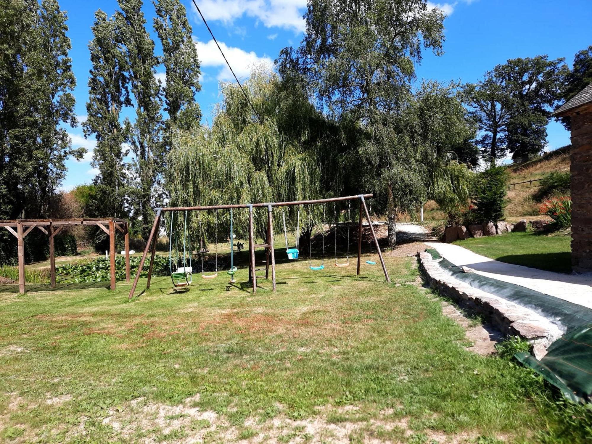 A La Memoire De Merlin & Spa Saint-Malon-sur-Mel Bagian luar foto